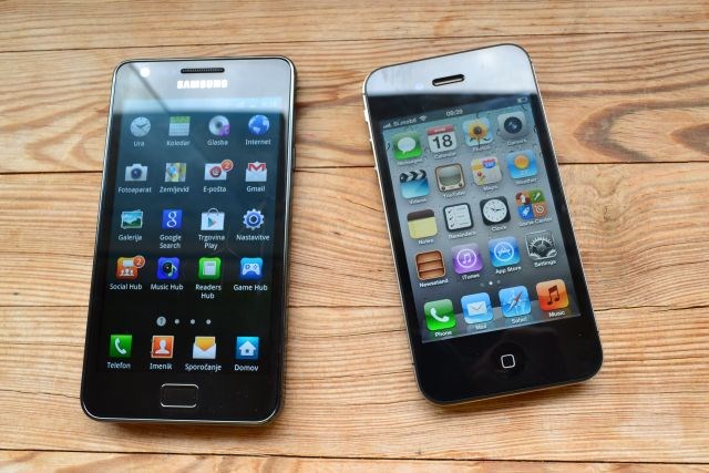 iPhone 4S in Galaxy S II.