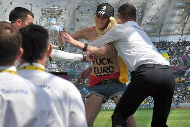 Organizatorji Eura bodo imeli v prihodnjem mesecu verjetno še precej dela s pripadnicami skupine Femen.