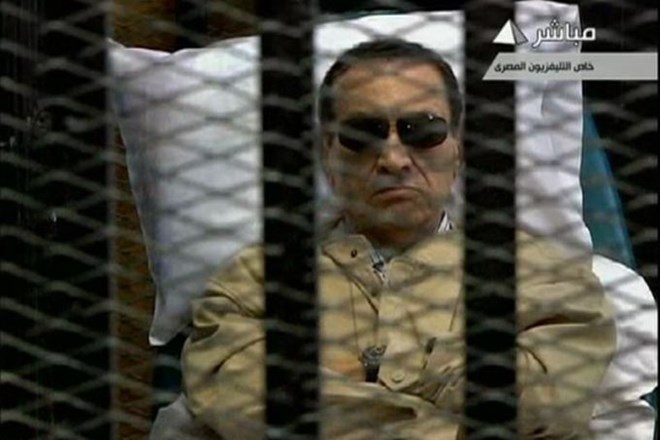 Mubarak bo do konca življenja zaprt.