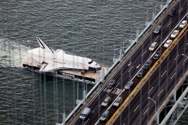Američani so opazili vesoljsko plovilo Space Shuttle Enterprise ob obali New Yorka