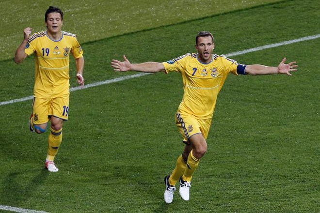 Ukrajinski junak zmage nad Švedi je bil Andrij Ševčenko, ki je dosegel oba gola za gostiteljico prvenstva.