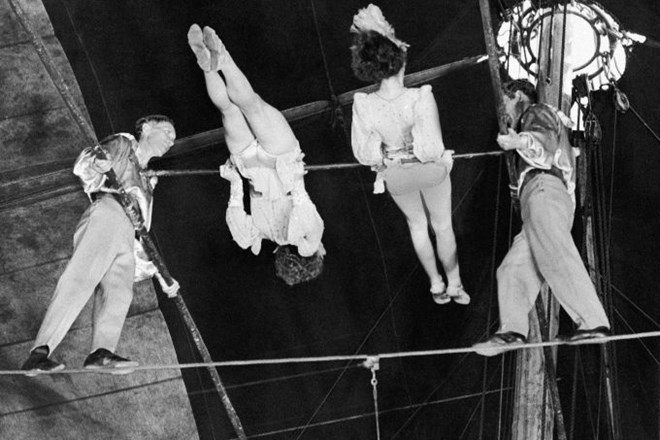 Nik je sedma generacija akrobatske družine "Letečih Wallendov". Fotografija je bila posneta leta 1944.
