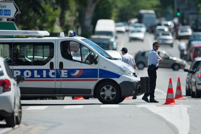Foto: Drama končana, roparja banke v Toulousu so pridržali
