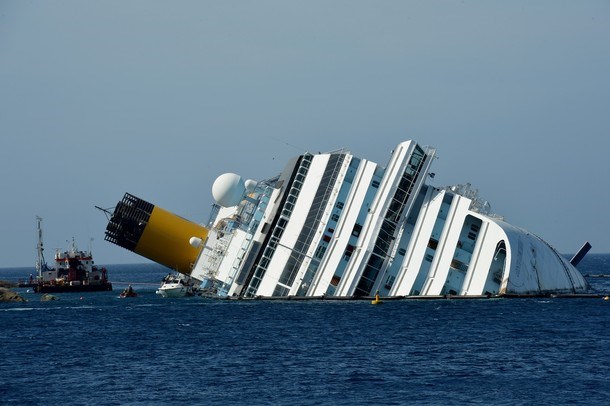 Costa Concordia je 13. januarja nasedla ob zahodni italijanski obali. Izmed 32 potnikov in članov posadke, ki so umrli v...