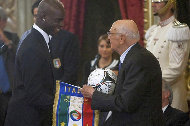 Sprejema finalistov v domovini: španski kralj prejel dres, italijanski predsednik pa medaljo
