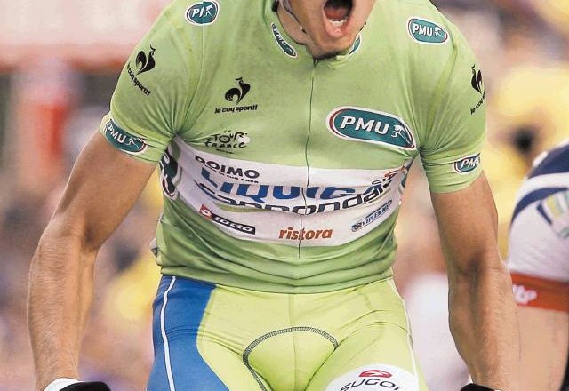 Slovak Peter Sagan se je takole veselil včerajšnje etapne zmage na Touru.