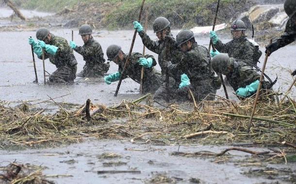 Poplave in plazovi na Japonskem terjali prek 20 žrtev, na tisoče ljudi odrezanih od sveta