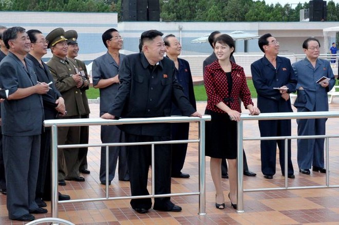 Foto: Sproščeni sveže poročeni diktator