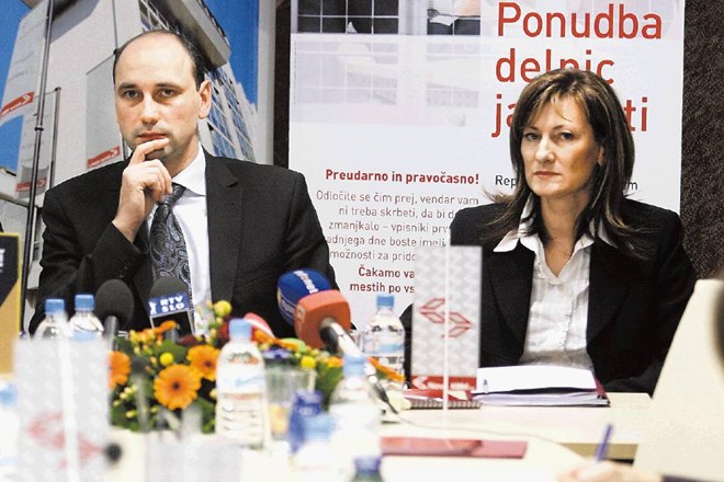 Nekdanji predsednik uprave NKBM Matjaž Kovačič je konec leta 2007 državljane prepričeval, naj sodelujejo v prvi javni prodaji...