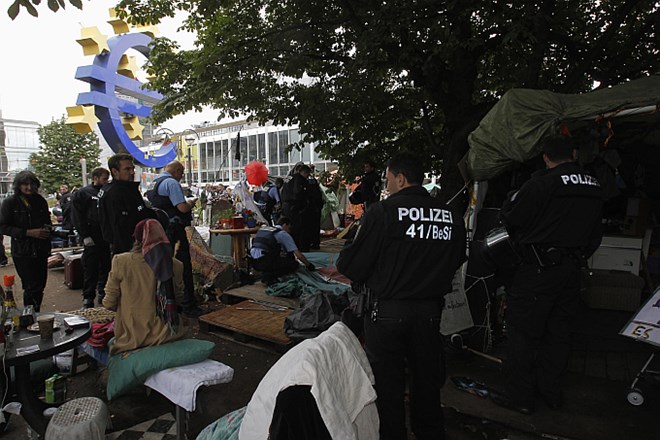 Člane gibanja Zavzemimo Frankfurt policija dokončno pregnala