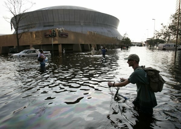 Katrina je velike količine mesta potopila pod vodo.