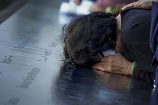 Foto: "Žrtve terorističnih napadov bodo za vedno živele v srcu ameriškega naroda"