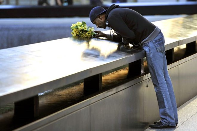 Foto: "Žrtve terorističnih napadov bodo za vedno živele v srcu ameriškega naroda"