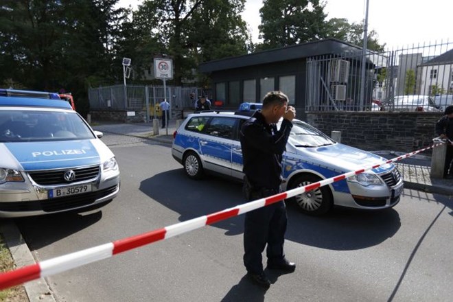 Foto: V Berlinu zaradi sumljive pošiljke evakuirali ameriško veleposlaništvo