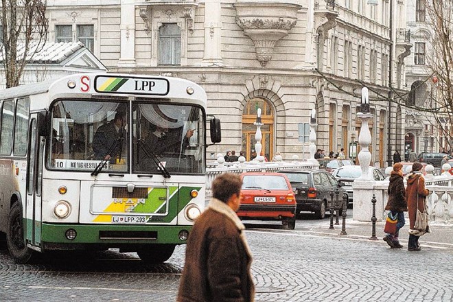 Še leta 2007 so prek Wolfove ulice, Prešernovega trga in Stritarjeve ulice vozili mestni avtobusi.