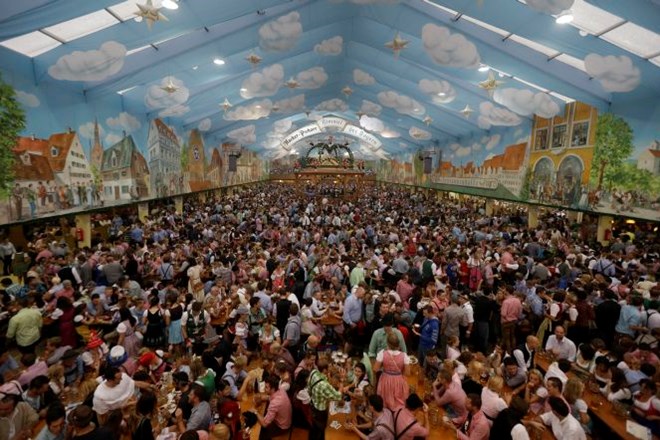 Oktoberfest v slikah: Sedem milijonov vrčkov piva in 500 tisoč piščancev