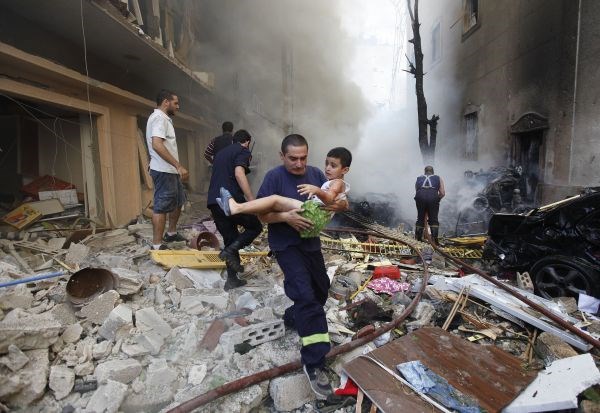 Foto: V eksploziji avtomobila bombe v Bejrutu umrl šef obveščevalcev