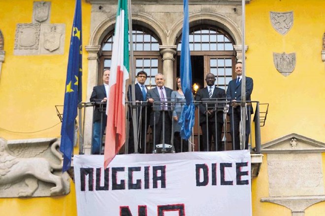 Župani Pirana, Kopra in Izole so se v Miljah srečali z županom Neriotom Nesladkom, ki prav tako nasprotuje gradnji...