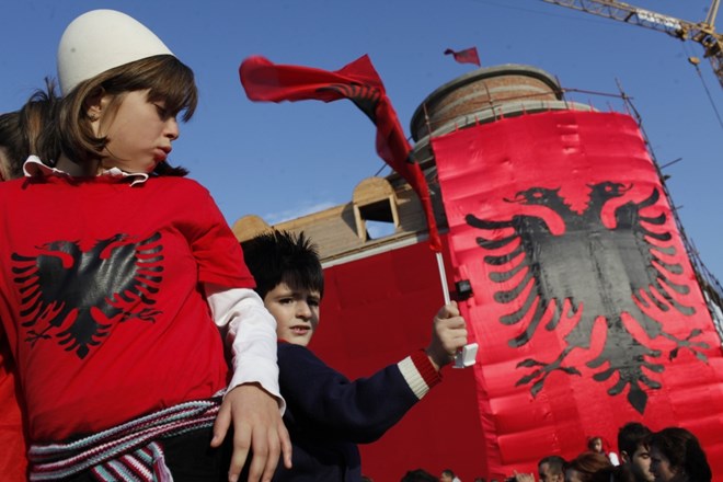 Priština na Kosovem. Praznovanje 100. obletnice Albanskega naroda.    