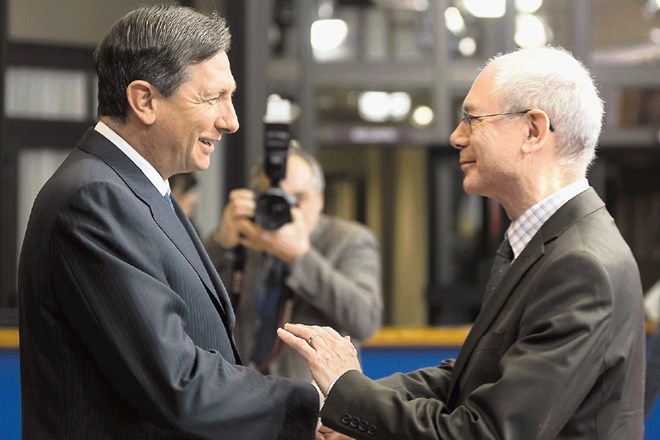 Poslanec Kacin se sprašuje tudi, kaj je o  političnih razmerah v Sloveniji Van Rompuju na nedavnem obisku  povedal predsednik...