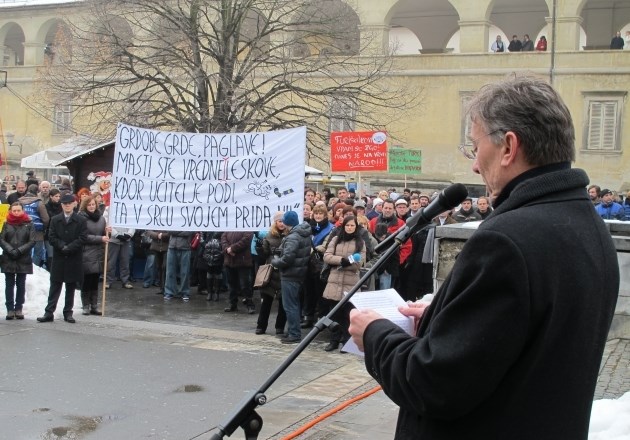 Stavka javnega sektorja v Mariboru, govornik rektor UM Daniel Rebolj.  Foto: Tomaž Klipšteter  
