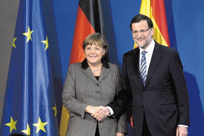 Nemška kanclerka Angela Merkel je španskemu premierju Marianu Rajoyu ob včerajšnjem srečanju izrazila zaupanje in podporo. 