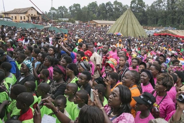 Tudi v Kongu se je zbrala nepregledna množica pripadnic nežnejšega spola. (foto: Reuters) 