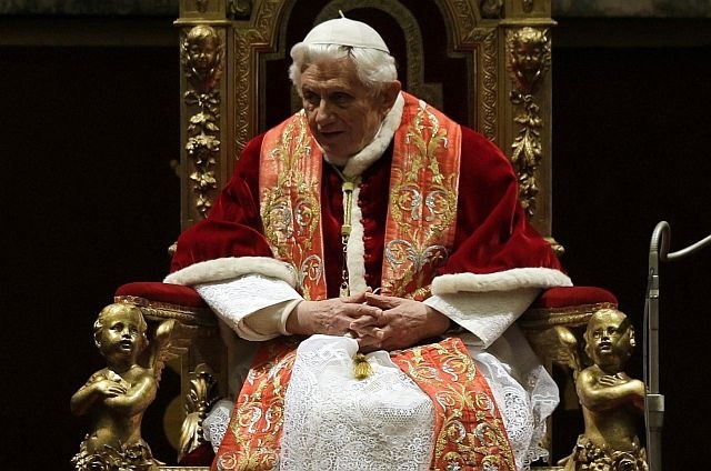 Papež bo prejemal pokojnino škofa in ne kardinala, ki znaša okoli 5.000 evrov. (Foto: Reuters) 