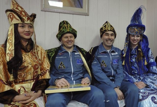 Foto: Astronavti z ISS so uspešno pristali v kazahstanski stepi