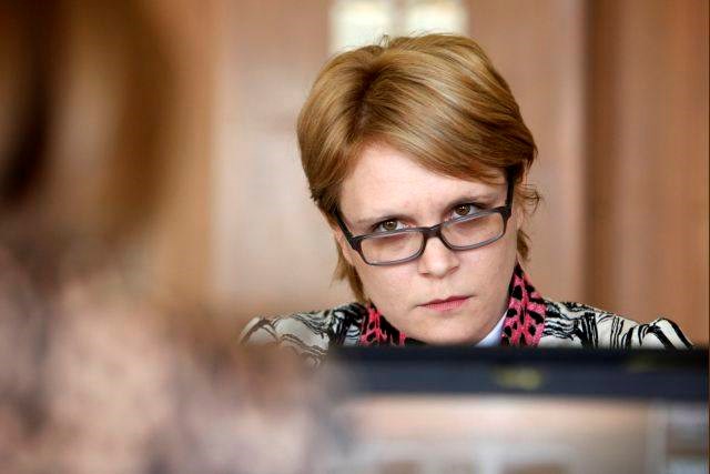 Kandidatka za ministrico za delo, družino, socialne zadeve in enake možnosti Anja Kopač Mrak. 