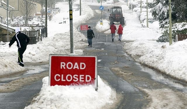 Takole zasneženo je na Severnem Irskem (foto: Reuters) 