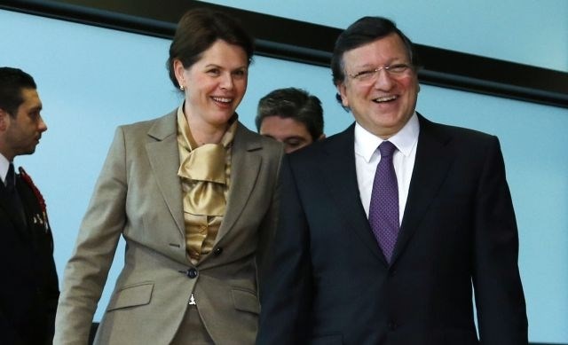 Alenka Bratušek in predsednik evropske komisije Jose Manuel Barroso. 