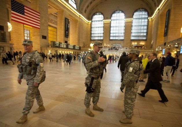 V vseh pomembnejših krajih po ZDA veljajo poostrene varnostne razmere. Slika je z glavne železniške postaje v New Yorku....