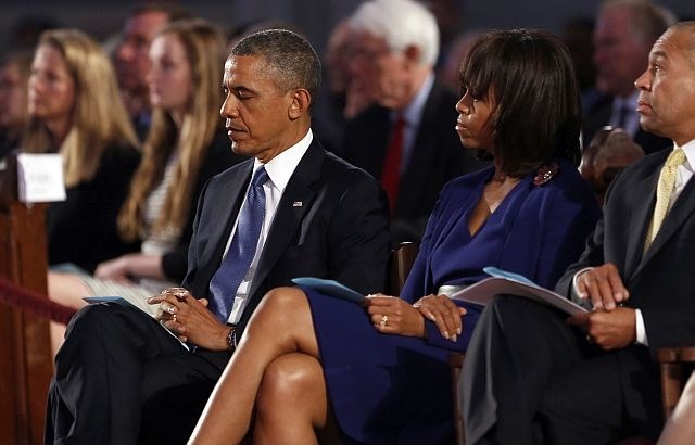 Barack in Michelle Obama na spominski slovesnosti v Bostonu. (foto: Reuters) 