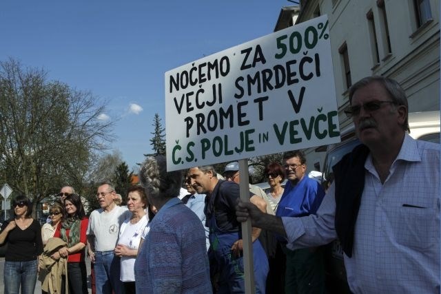 Foto: Zaradi podgan in hrupa v Vevčah prva vstaja proti priselitvi Papir Servisa iz Most