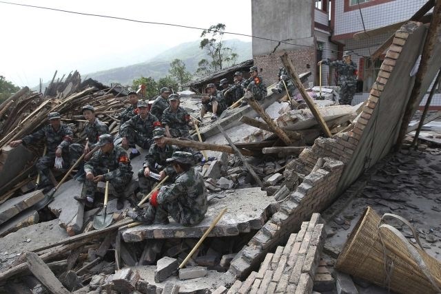 V močnem potresu na Kitajskem več kot 150 mrtvih, vsaj 5000 ranjenih (foto)