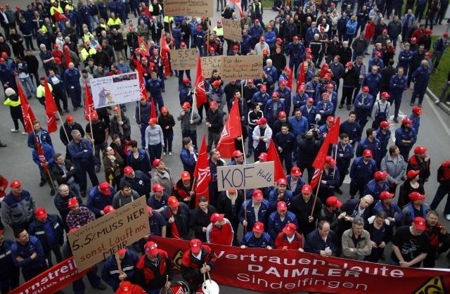 Tudi Nemci protestirajo: Več deset tisoč delavcev s stavko za višje plače