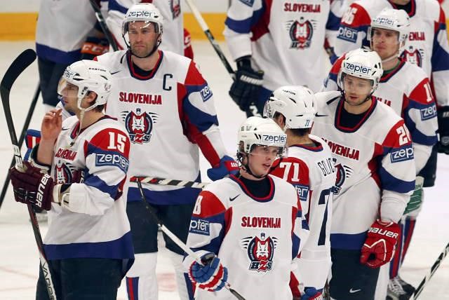 Razočarani obrazi slovenskih hokejistov po porazu z Dansko. (Foto: Reuters) 