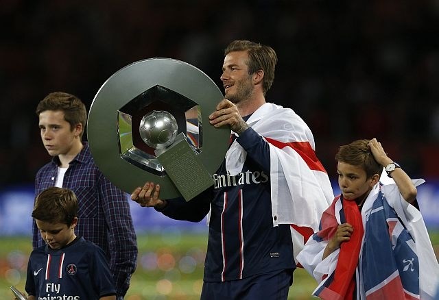 Takole je David Beckham dvignil še deseto klubsko lovoriko. (foto: Reuters) 
