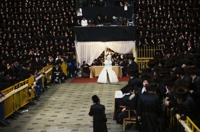 Foto: Tradicionalno poroko ortodoksnih Židov je spremljalo 25 tisoč gostov