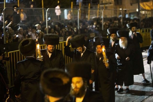 Foto: Tradicionalno poroko ortodoksnih Židov je spremljalo 25 tisoč gostov