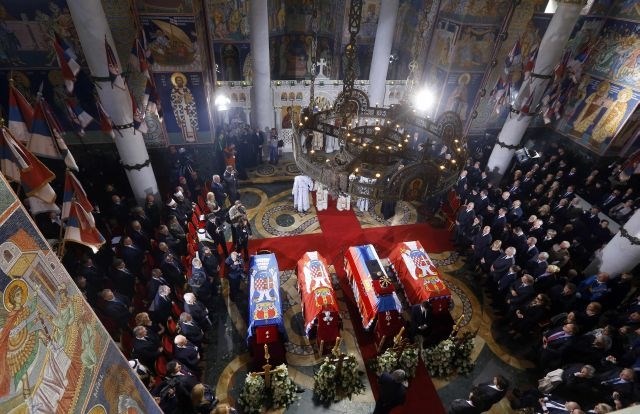 V Srbiji pokopali zadnjega jugoslovanskega kralja Petra II. Karađorđevića (foto)