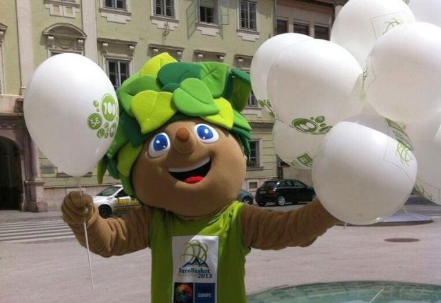 Uradna maskota eurobasketa v Sloveniji, Lipko, je danes, 100 dni pred pričetkom prvenstva, v štirih slovenskih mestih, ki...