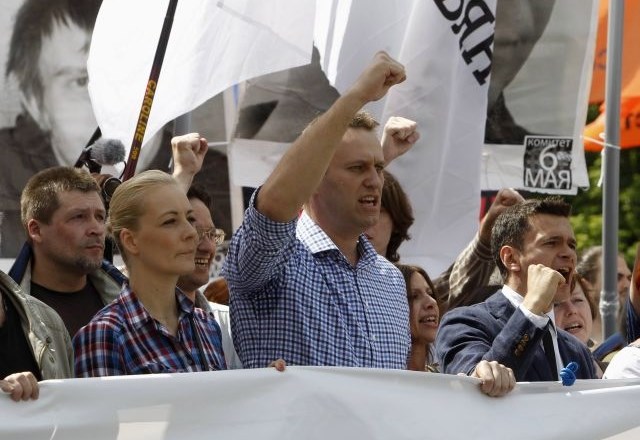 Več tisoč protestnikov na ulicah Moskve protestiralo proti Putinu (foto)