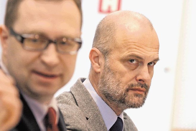 Direktorju Televizije Slovenija Janezu Lombergarju je štiriletni mandat nastopil  1. marca 2011. »Predlagal sem ga, ker je...