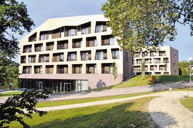 Ena največjih naložb slovenskih podjetij na Hrvaškem je bila postavitev novega hotela in kongresnega centra v Tuhelju. 
