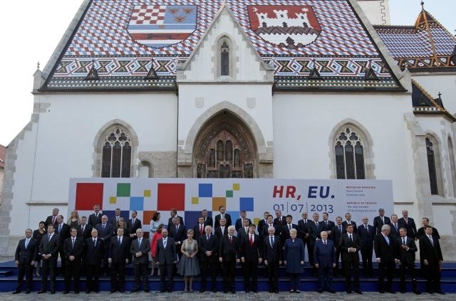 Hrvaški predsednik z gosti (Foto: Reuters) 