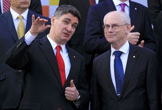 Hrvaški premier Zoran Milanović in predsednik evropskega sveta Herman Van Rompuy (Foto: Reuters) 
