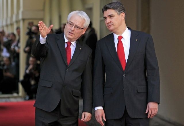 Hrvaški premier Zoran Milanović in hrvaški predsednik Ivo Josipović (Foto: Reuters) 