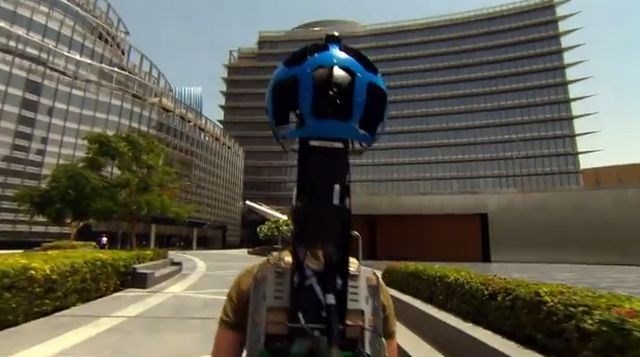Tako je videti snemanje za Google Street View. Kamero fotograf nosi v nahrbtniku. 